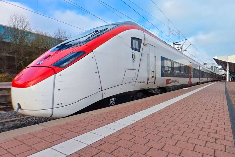 Țara care „taie” de la autostrăzi, pentru a investi în căi ferate – drumul de la „linia plăcintelor” către tuneluri de zeci de kilometri lungime 