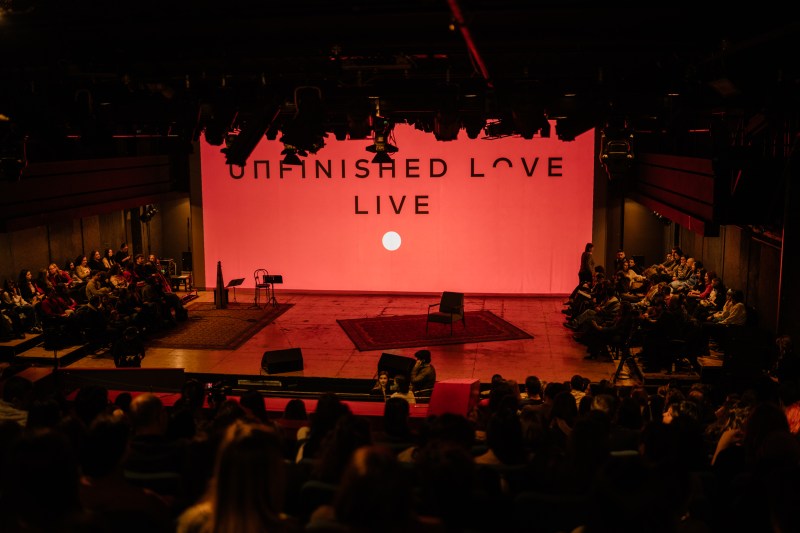 Ce ne spun 132 de povești reale despre felul în care iubesc românii