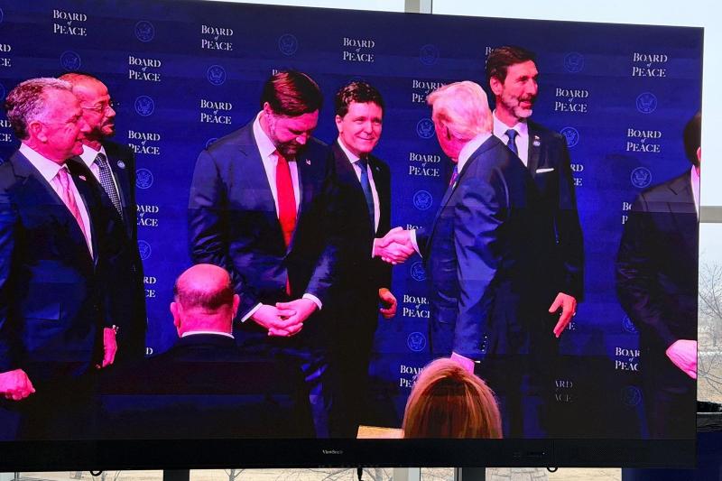 Donald Trump a încurcat funcția lui Nicușor Dan: „Prim-ministrul Dan” / Laude de la liderul SUA pentru „românii fantastici”, la reuniunea Consiliului pentru Pace