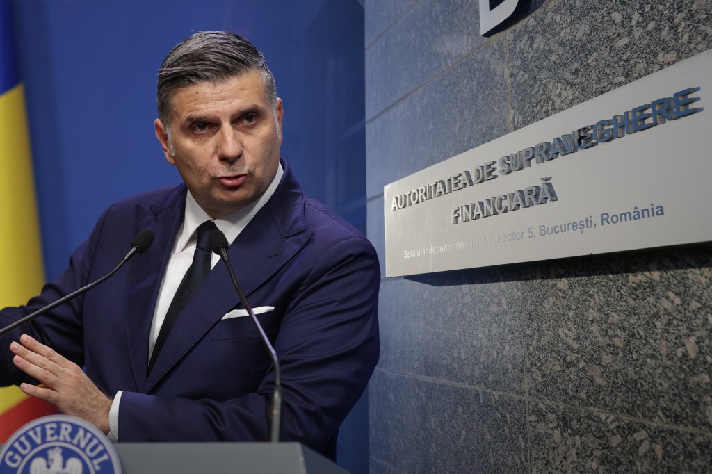 Alexandru Petrescu, președintele ASF. Surse foto: Inquam Photos / Octav Ganea și George Călin. Colaj: Ion Mateș / HotNews