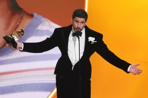 Bad Bunny a câștigat premiul pentru albumul anului pentru „Debi tirar mas fotos”, un album cu piese doar în limba spaniolă Foto: Profimedia