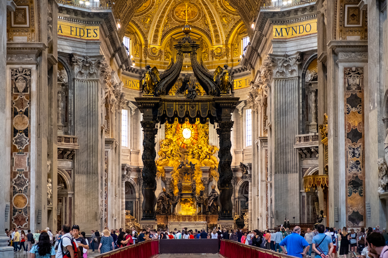 AI la Vatican: Liturghia va fi tradusă în direct pe telefon, în 60 de limbi