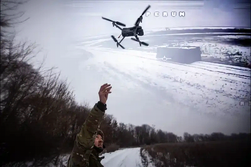 Drone folosite în războiul din Ucraina. Foto: Profimedia, Youtube. Colaj: Ion Mateș / Hotnews