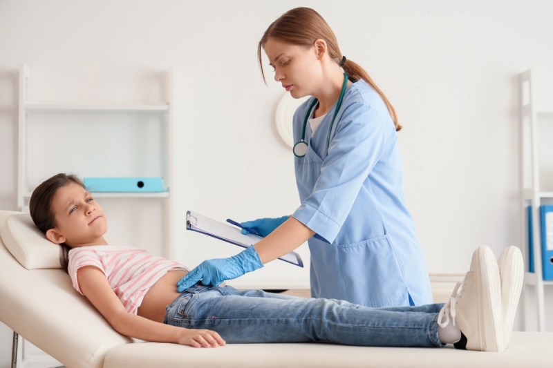„Mă doare burta”, propoziția care poate speria părinții. 7 cauze frecvente ale durerilor abdominale la copii și semnele care fac diferența