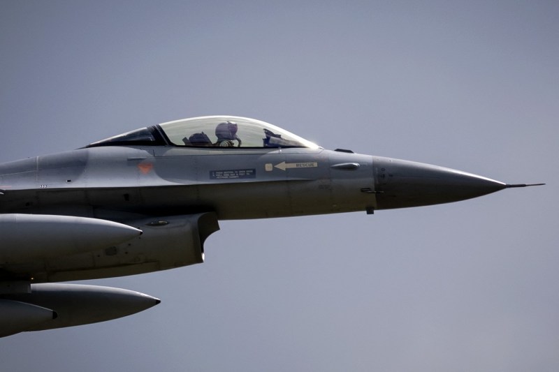 Piloți americani și olandezi de F-16 sunt în Ucraina, deasupra Kievului, susține o publicație franceză de investigații. Care este rolul acestora