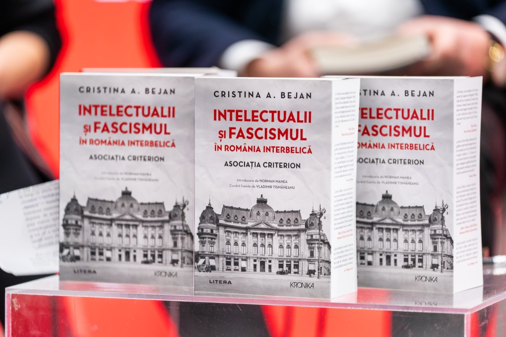 Volumul „Intelectualii şi fascismul în România interbelică" FOTO: Editura Litera