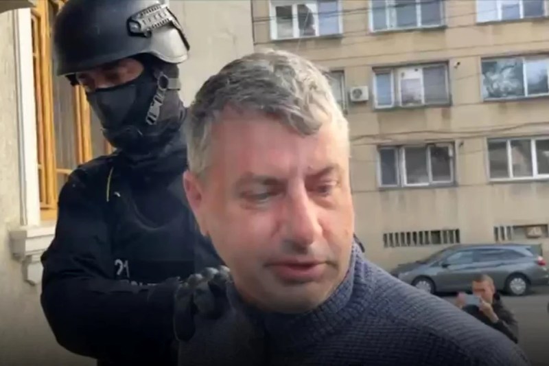 Bărbatul din Iași care şi-a atacat fosta soţie cu ciocanul şi apoi a incendiat-o în faţa blocului și-a aflat sentința