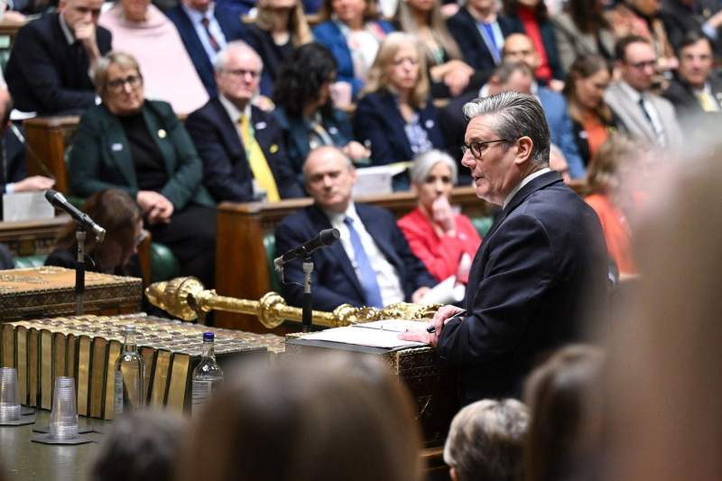 Dosarele Epstein provoacă un cutremur la Londra. De ce spun mai mulți laburiști că zilele premierului Keir Starmer sunt numărate