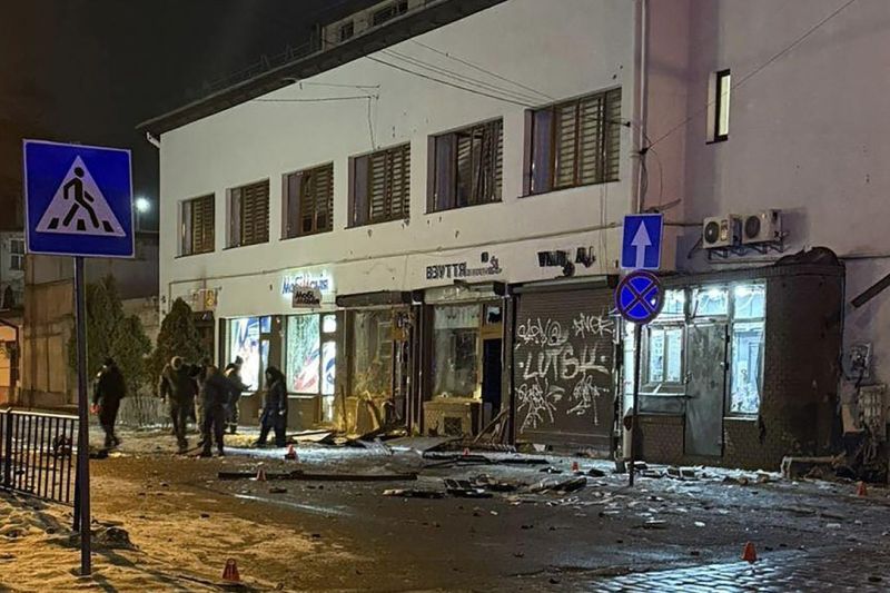 „Atac terorist” în Ucraina. O polițistă ucisă și zeci de răniți după o serie de explozii