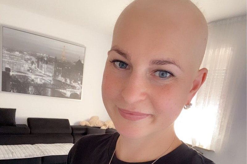 Ea este Loredana. Are 34 de ani și este mama unui băiețel de 4 ani. La 33 de ani, a fost diagnosticată cu cancer de sân. Aceasta este povestea ei, 10 luni de luptă cu boala, poveste pe care o spune pentru ca experiențele ei să ajute alte mame. FOTO: Arhiva personală