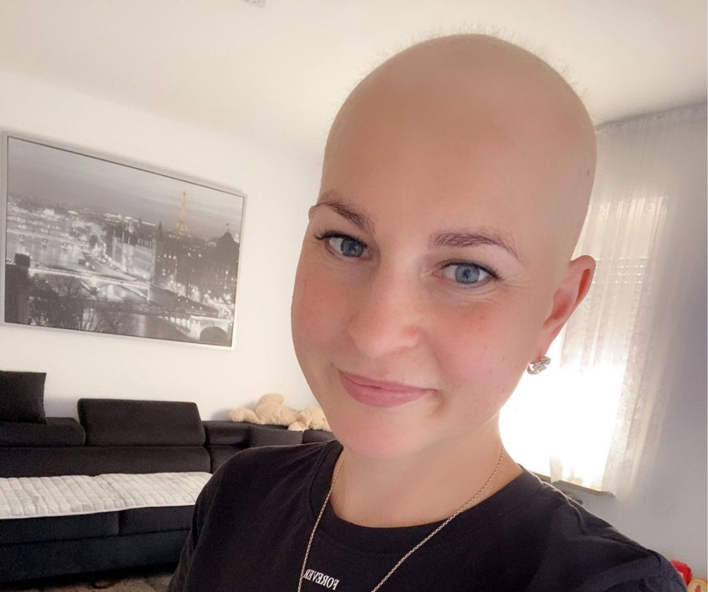 Ea este Loredana. Are 34 de ani și este mama unui băiețel de 4 ani. La 33 de ani, a fost diagnosticată cu cancer de sân. Aceasta este povestea ei, 10 luni de luptă cu boala, poveste pe care o spune pentru ca experiențele ei să ajute alte mame. FOTO: Arhiva personală