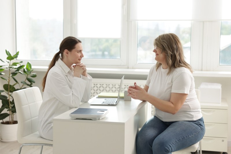 Lupta contra kilogramelor în plus poate fi câștigată! Momente-cheie care cresc riscul de obezitate la femei și soluțiile moderne care le pot ajuta