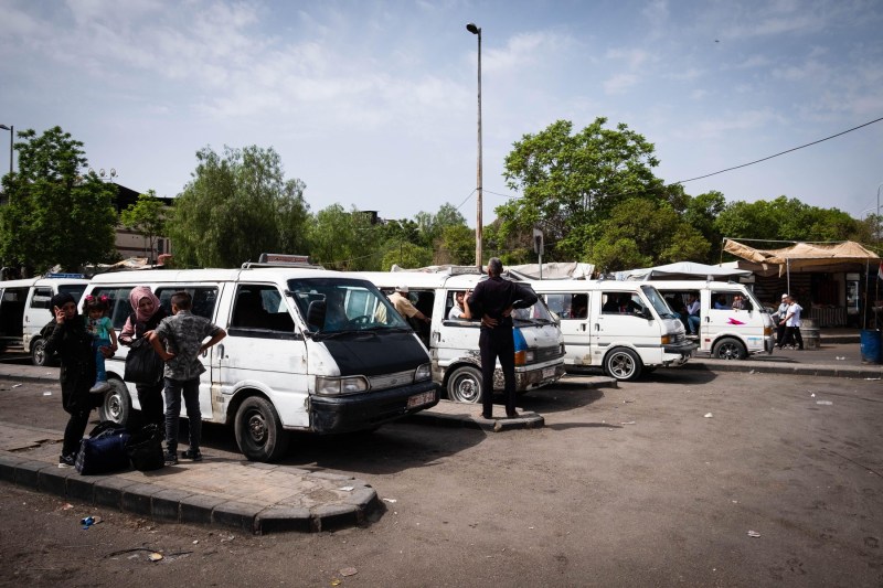 „Probleme tehnice” au făcut ca 34 jihadiști australieni să fie înapoiați cu microbuzul la tabăra din Siria care i-a eliberat