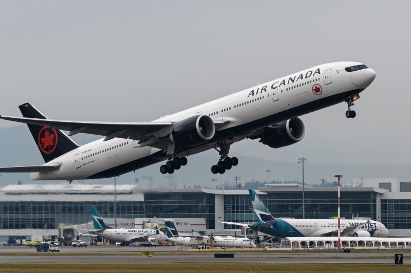 Companiile aeriene din Canada își reduc treptat cursele către SUA