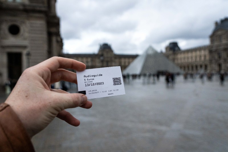 Franța anunță arestări într-o rețea ce frauda intrarea la Muzeul Luvru cu ajutorul angajaților, provocând un prejudiciu uriaș