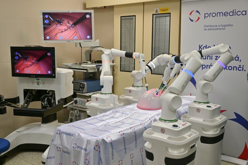 Robot chirurgical Versius, fotografie ilustrativă. Foto: Šálek Václav / ČTK / Profimedia