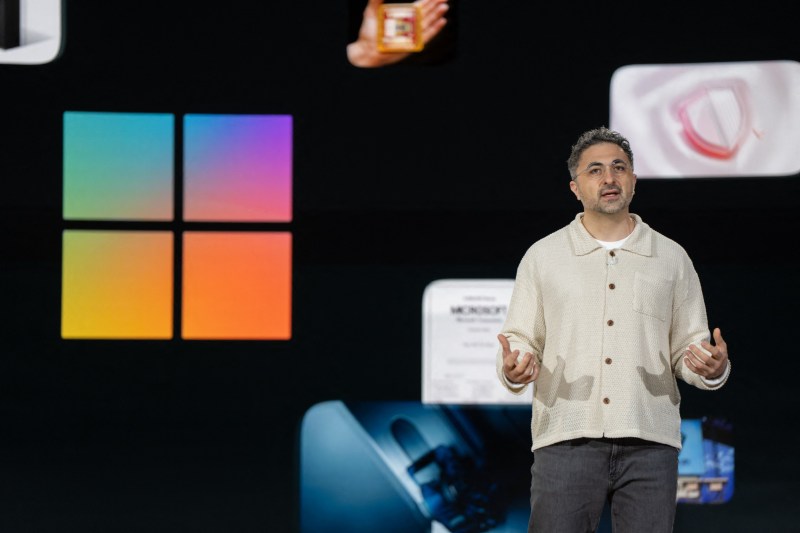 Un șef de la Microsoft prezice că „majoritatea, dacă nu toate” sarcinile de birou vor fi automatizate de AI în cel mult 18 luni