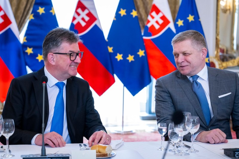 Scandalul Epstein ajunge în Slovacia. Un consilier al premierului Fico a fost nevoit să demisioneze