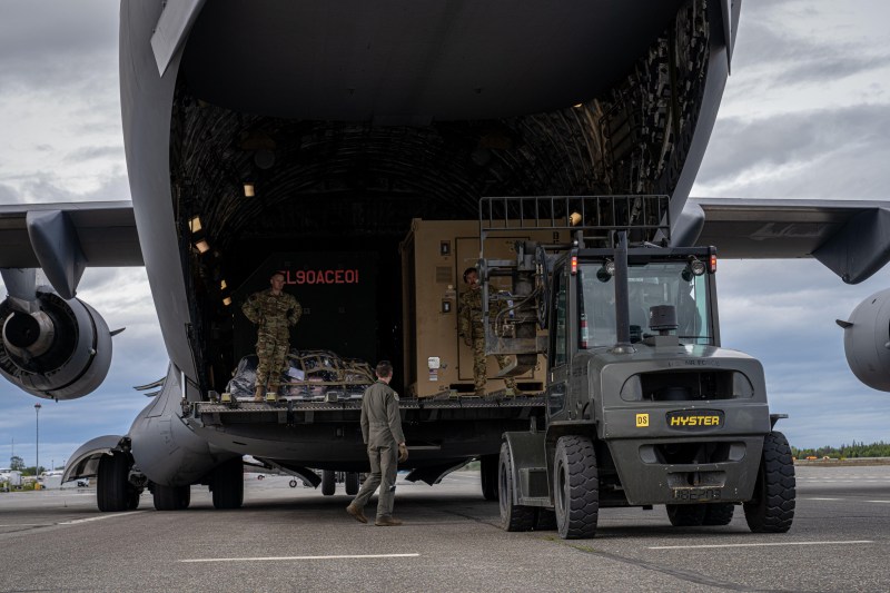 Premieră istorică: Armata SUA a transportat pe calea aerului primul microreactor nuclear. Unde a fost livrat dispozitivul