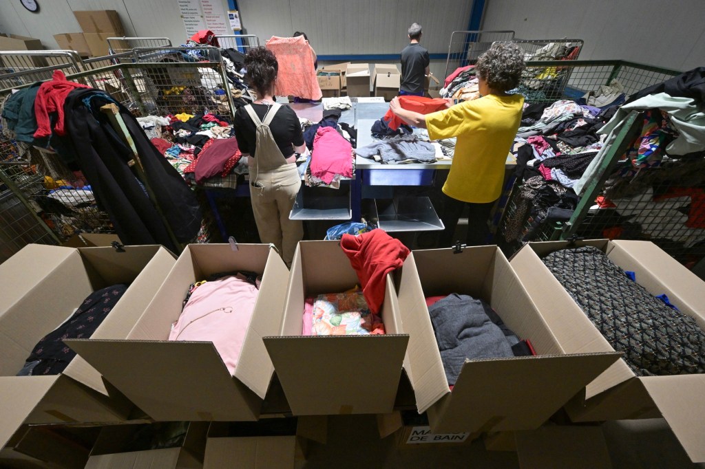 Reciclare haine, fotografie ilustrativă de Damien MEYER / AFP / Profimedia
