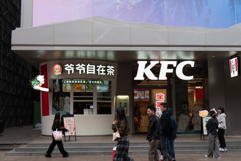 Revoluția digitală a „puiului prăjit” în China. KFC se laudă cu cel mai mare program de loialitate din lume cu ajutorul AI