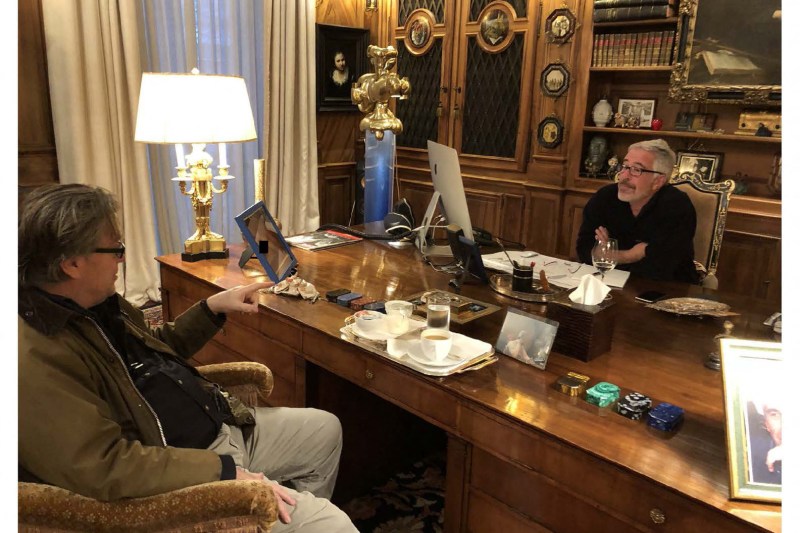 „Lui Donald i-ar exploda capul dacă ar ști că ești prieten cu tipul care luni va decide Premiul Nobel pentru Pace”, îi spunea Epstein lui Steve Bannon