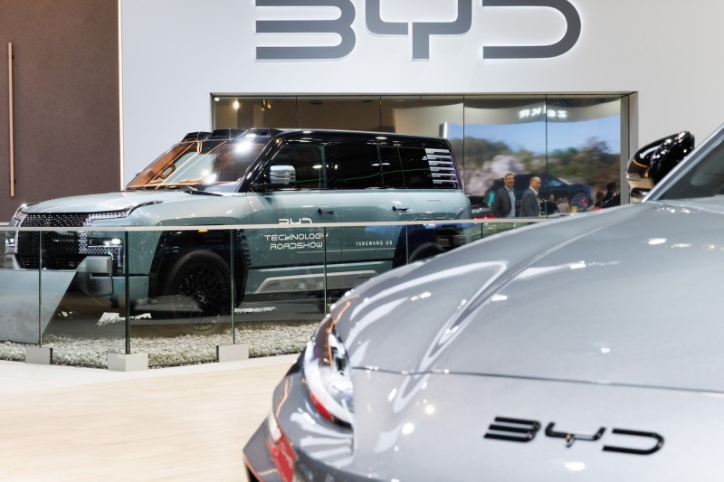 Cum au evoluat vânzările de mașini chinezești în România, după ce anul trecut s-a lansat și cea mai cunoscută marcă. În ianuarie 2026 se înregistrează deja un prim salt spectaculos: „Invazie e o metaforă”