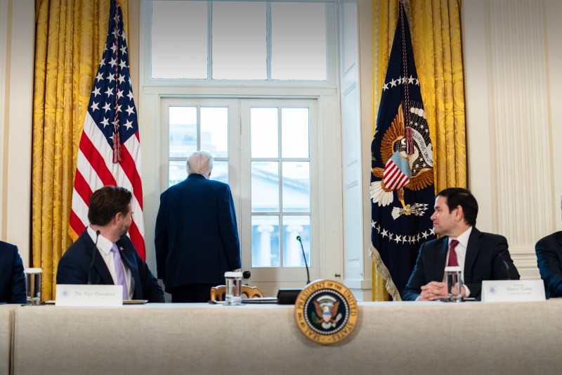Donald Trump alături de vicereședintele JD Vance (stânga) și secretarul de stat Marco Rubio. Foto: Emily J. Higgins / Avalon / Profimedia