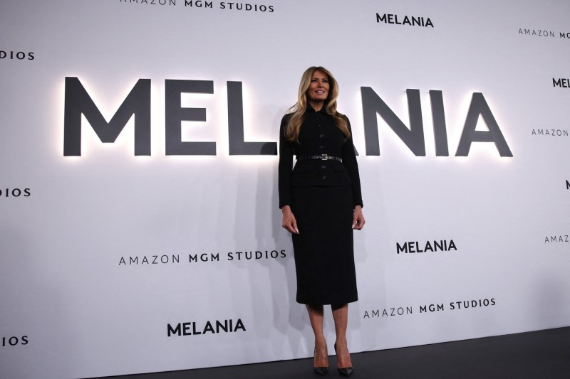 Regizorul filmului „Melania”, în fotografii alături de Jeffrey Epstein / Brett Ratner a fost acuzat în trecut de mai multe femei de hărţuire sexuală