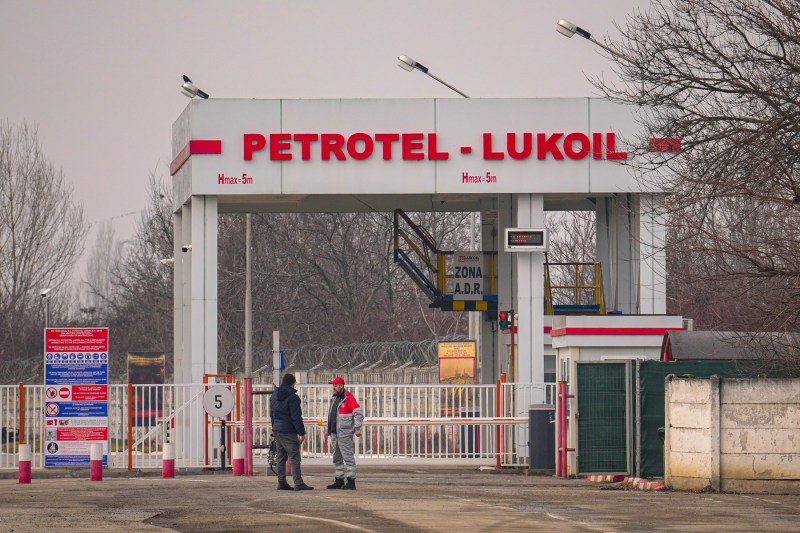 Una dintre cele mai mari companii petroliere din SUA intră pe firul tranzacției Lukoil și negociază să îi cumpere activele, în pofida înțelegerii anunțate