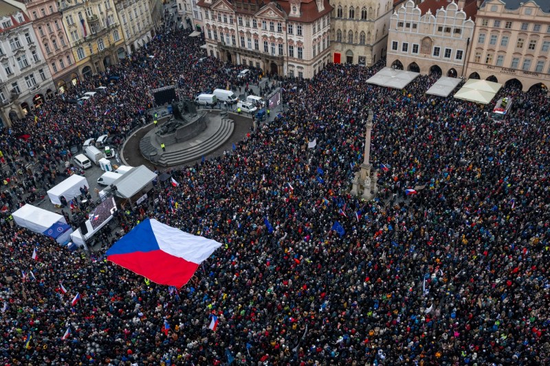 Manifestație uriașă la Praga în sprijinul președintelui. Petr Pavel, în conflict deschis cu guvernul lui Andrej Babis