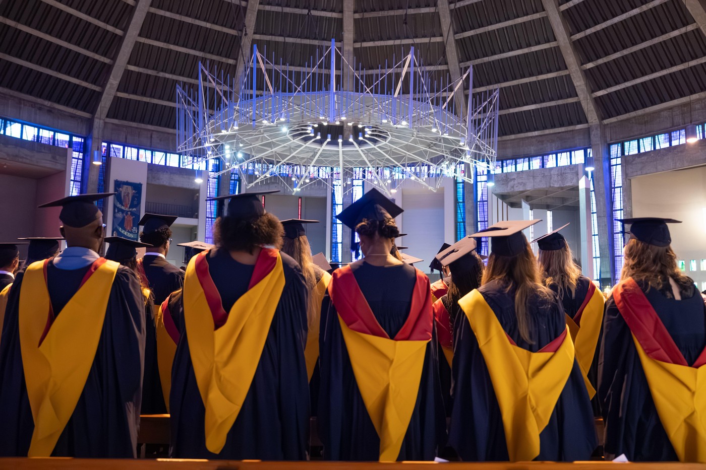 Sistemul britanic de credite studențești e fraudat; 370.000 de absolvenți „dispăruți” cu datorii de 13 miliarde. Autoritățile dau vina pe români