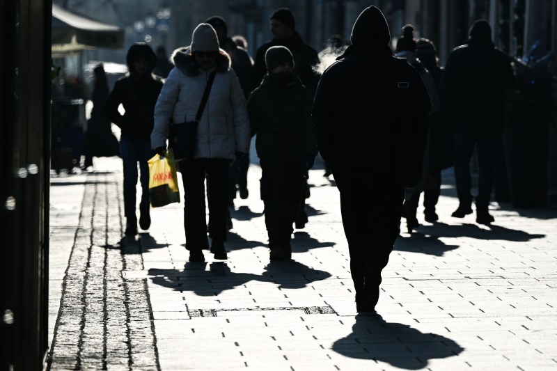 Sondaj: Europenii, tot mai pesimiști: majoritatea se tem de război și de terorism / Care ar trebui să fie prioritățile UE