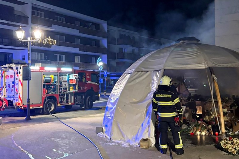 Memorialul închinat victimelor din incendiul de la Crans-Montana a luat foc
