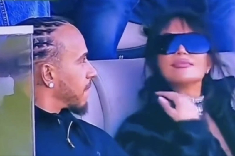 FOTO. Zăriți în tribune. După ce presa mondenă a scris că două celebrități au o relație secretă, acestea și-au făcut prima apariție oficială