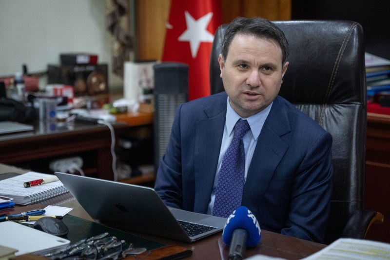 VIDEO Procurorul care a cerut peste 2.000 de ani de închisoare pentru rivalul lui Erdogan, numit de președinte ministru al justiției. Violențe în parlament