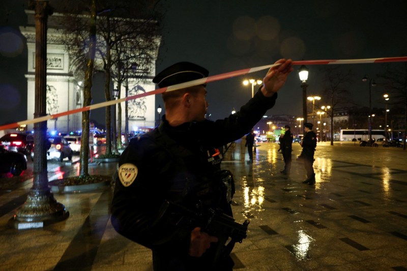 Incident armat lângă Arcul de Triumf din Paris. Parchetul antiterorism a deschis o anchetă