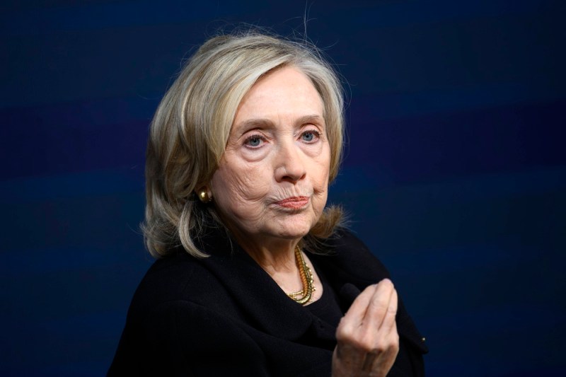 „Scoateți dosarele la lumină!” Hillary Clinton acuză administrația Trump de mușamalizare în cazul Epstein
