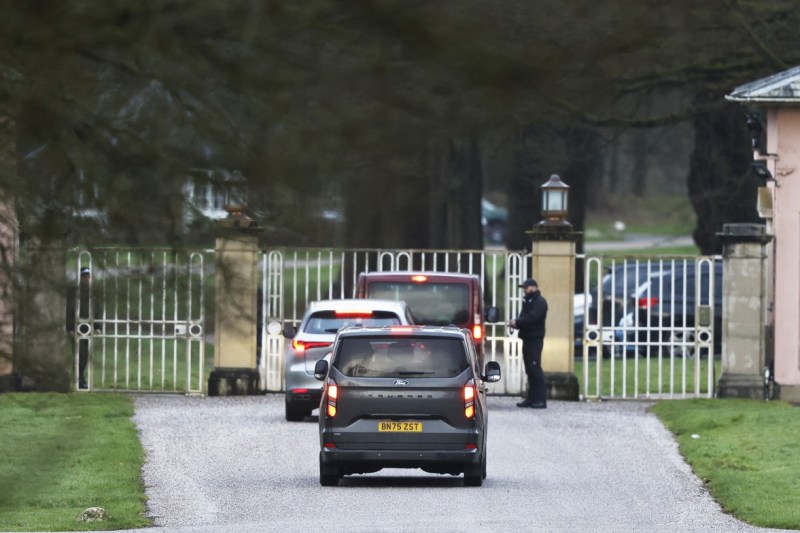 Ancheta în dosarul fratelui regelui Charles continuă. Noi percheziții în această dimineață la una din reședințele lui Andrew