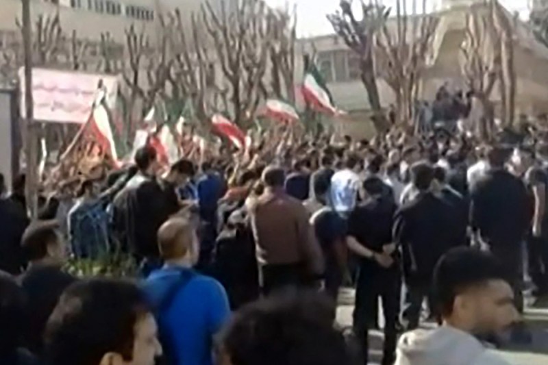 Primele proteste în Iran, după confruntările din ianuarie: Studenții împotriva regimului, pe fondul amenințării militare a SUA