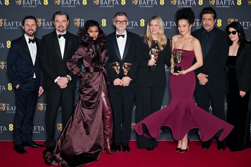 VIDEO Premiile BAFTA 2026: Surpriză uriașă la cel mai bun film și la o altă categorie importantă. Sean Penn a luat primul premiu major după o secetă de 17 ani. Marele câștigător al serii, la fel ca la Globurile de Aur