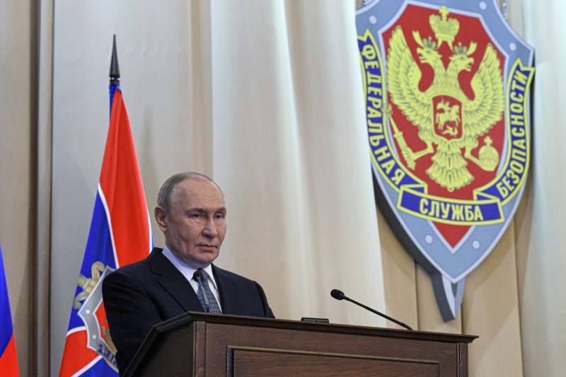 Rusia acuză Franța și Marea Britanie că vor să înarmeze nuclear Ucraina. Reacția Parisului: „O minciună sfruntată”