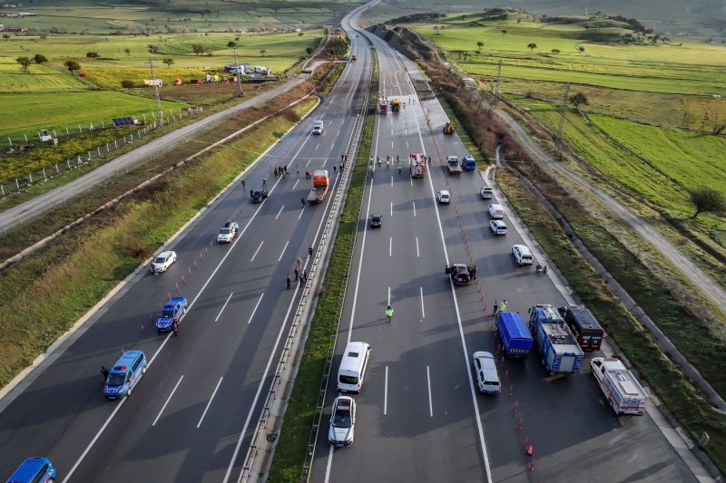 VIDEO Avion de luptă F-16 prăbușit lângă o autostradă principală în Turcia. Pilotul și-a pierdut viața