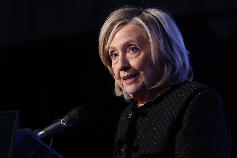 Hillary Clinton îi acuză pe republicani că „mușamalizează” acțiunile lui Trump, în comisia de anchetă privind dosarele Epstein. „Teatru politic partizan”