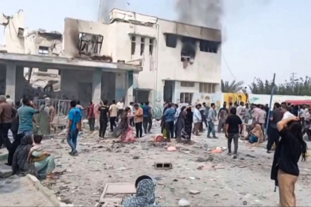 Iranul anunță că sunt 85 de morți în urma unui atac israelian asupra unei școli de fete din sudul țării Foto: Profimedia