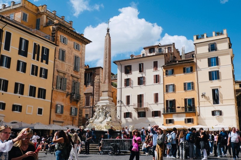 Guvernul italian denunță un „act absurd de barbarie” după deteriorarea unei statui celebre din Roma