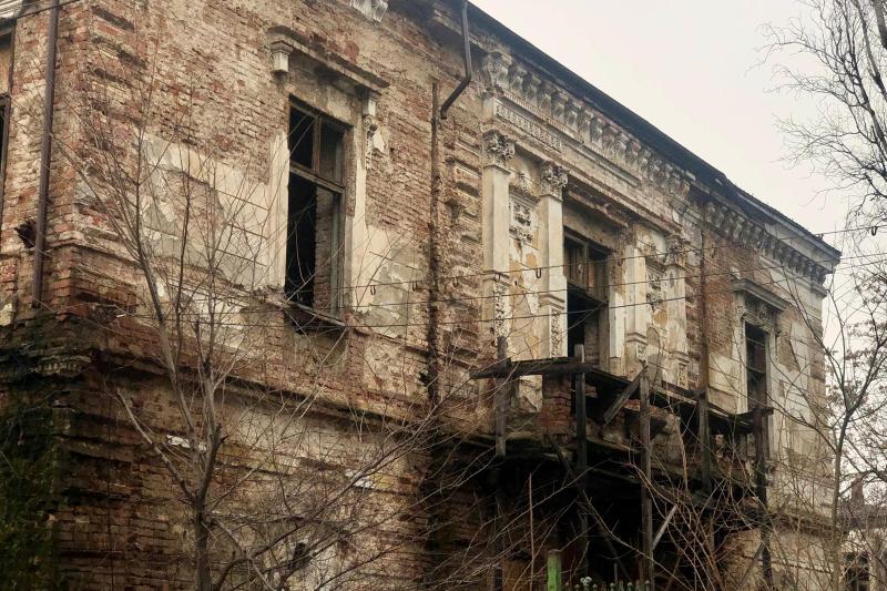 Se-ntoarce norocul la Hanul Evreilor, cândva înfloritor, acum pe ducă. Cine va salva monumentul, pe vremuri plin de prăvălii ținute de negustori israeliți din București