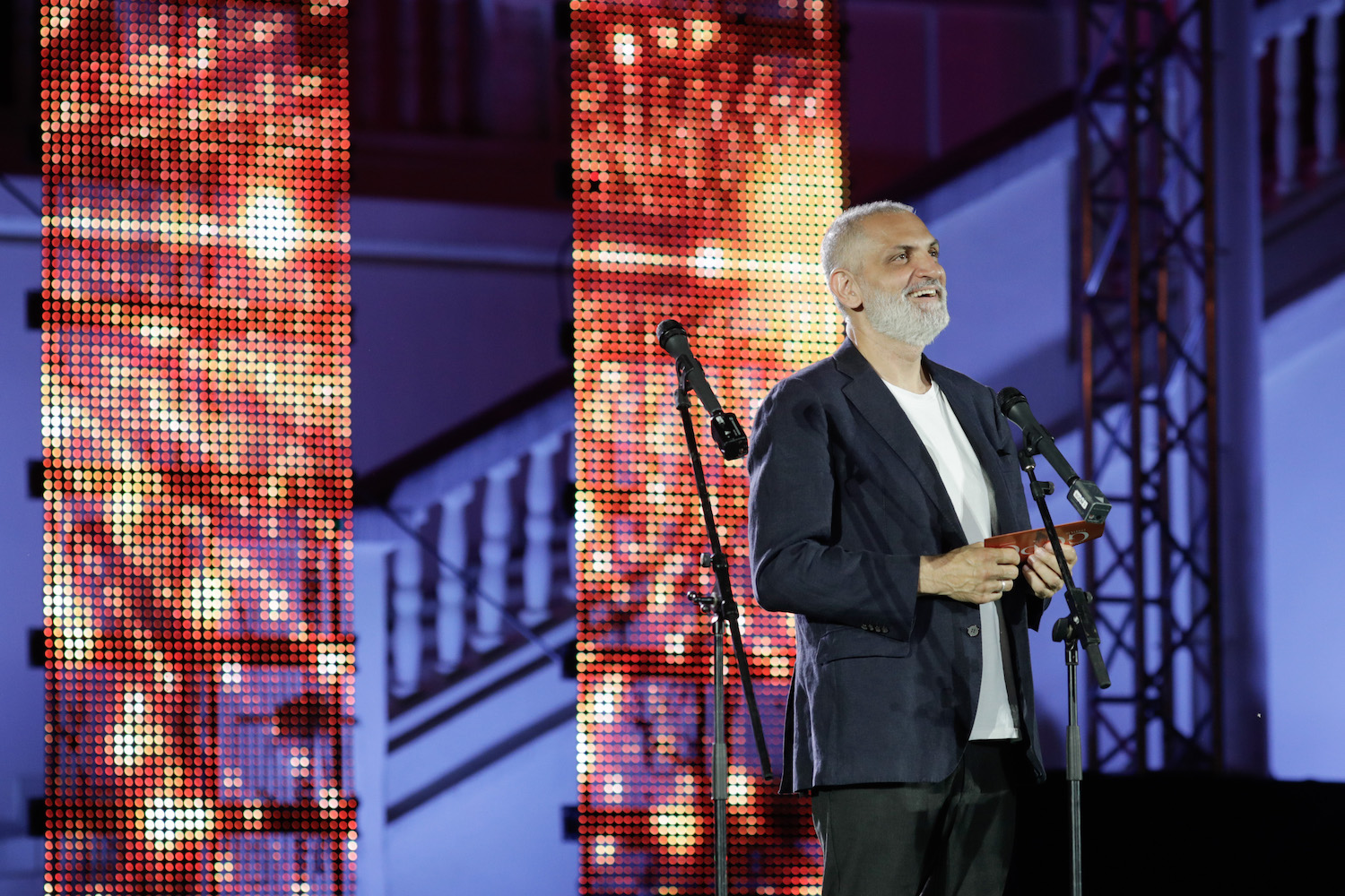 Weekend trending în București, 28-29 martie: pește proaspăt la Unirii, The Lord of the Rings la lumina lumânării și Damian Drăghici la Sala Palatului