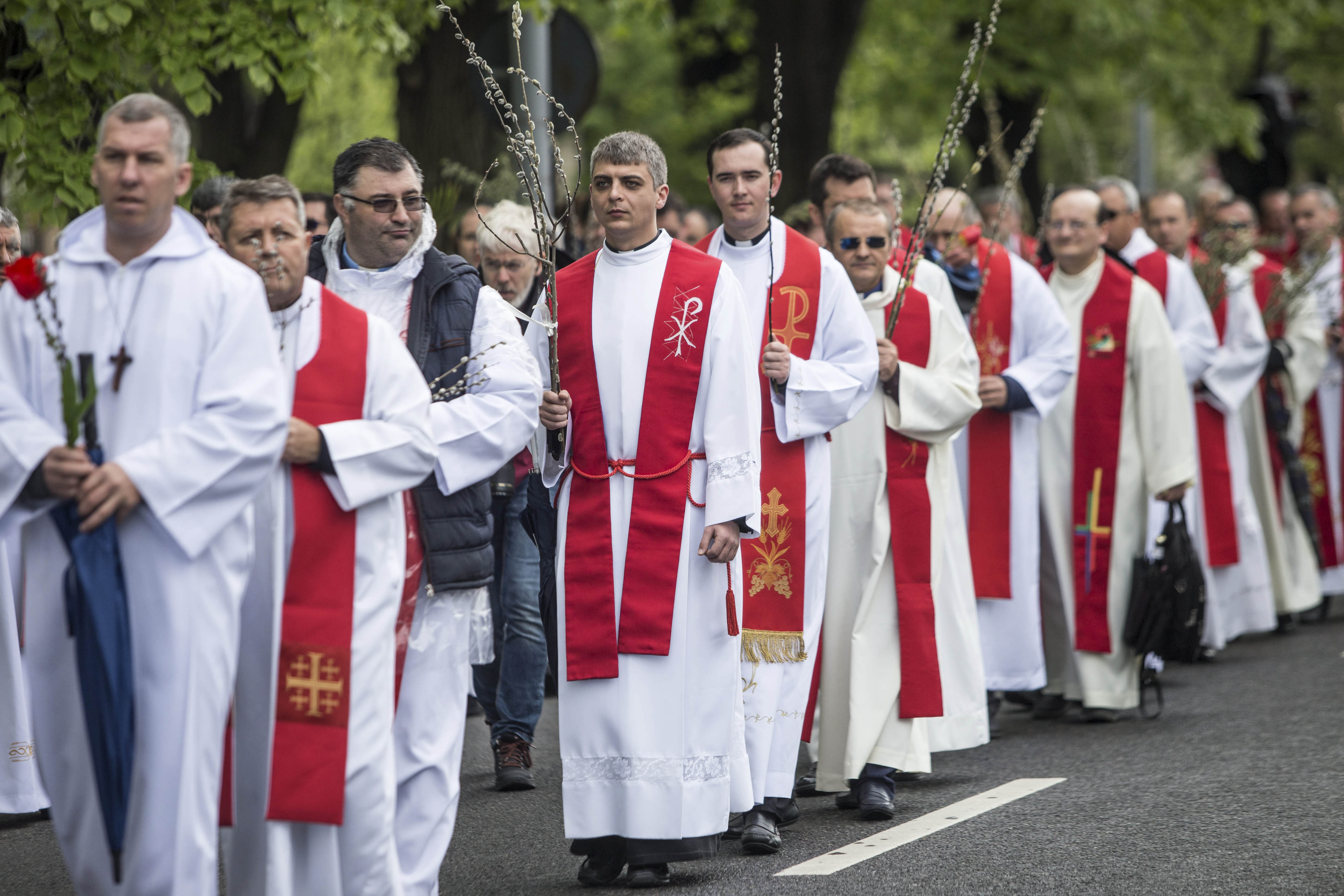 Floriile catolice 2026. Procesiune pe străzile din București / Zonele cu restricții de circulație