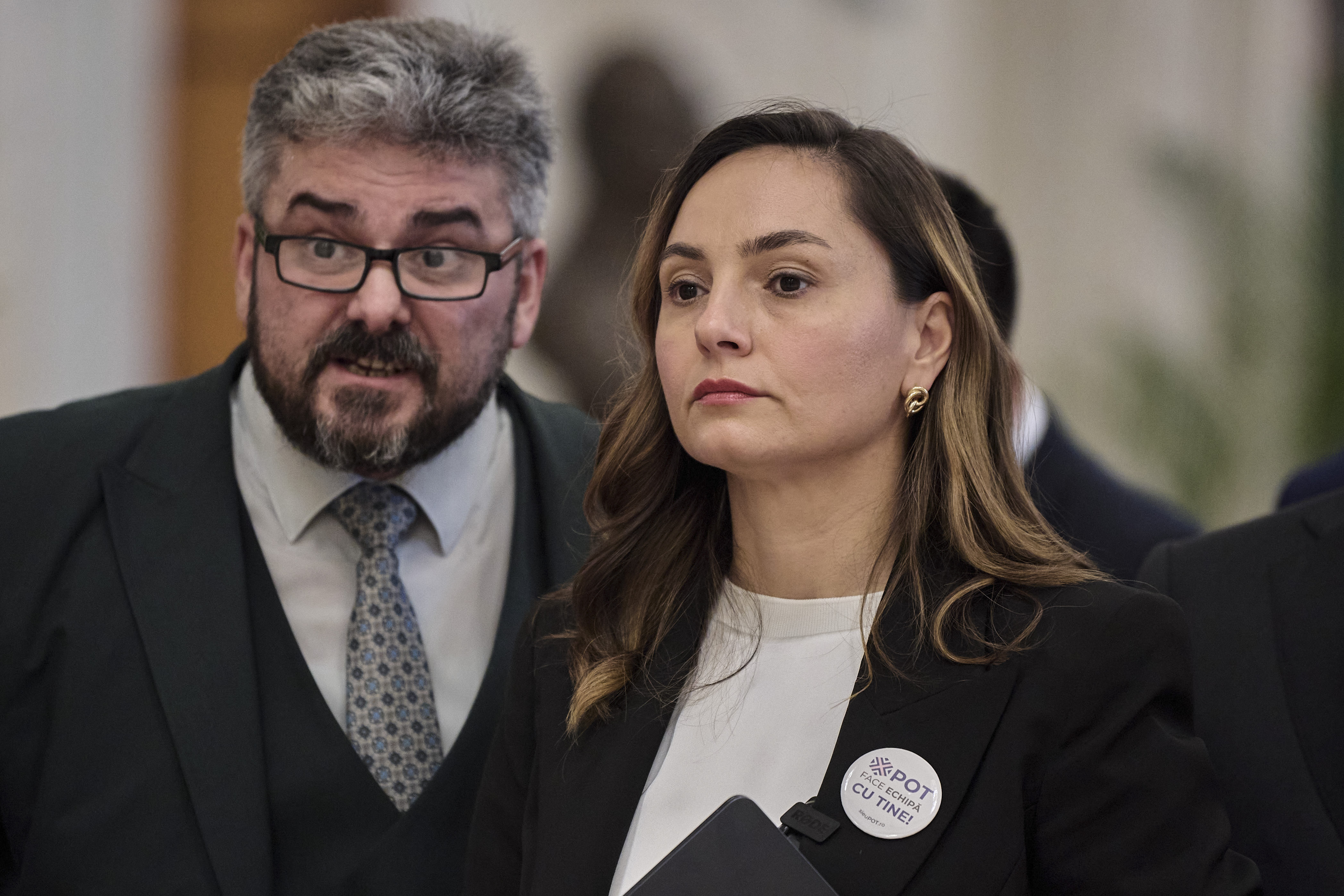 Peste 40 de parlamentari vor abrogarea legilor care interzic propaganda legionară și antisemitismul în România / Inițiatorii sunt de la AUR, SOS și POT